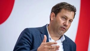 Read more about the article آمریکا به راه‌حل سریع تعرفه‌ای نیاز دارد