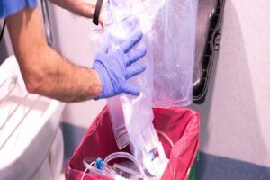 Read more about the article کشف شگفت‌انگیز: باکتری‌های پلاستیک‌خوار از زخم انسان، نوید یا تهدید؟