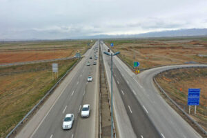 Read more about the article رشد ۶ درصدی تردد بین استانی در همدان: شبکه‌ حمل‌ونقل استان، قلب تپنده منطقه