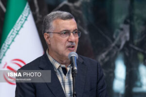 Read more about the article وزیر بهداشت از بدهی ۹۷ هزار میلیارد تومانی خبر داد: اولویت با رفاه کارکنان و دارو