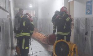 Read more about the article آتش‌سوزی محدود در بیمارستان پیرانشهر با اقدام سریع آتش‌نشانی کنترل شد