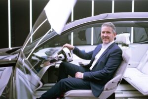 Read more about the article انتقال مدیر ارشد طراحی رنو به استلانتیس؛ تحولی مهم در استراتژی طراحی خودروساز اروپایی