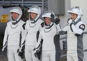 Read more about the article پایان مأموریت فضایی کرو ۱۰؛ چهار فضانورد در مسیر بازگشت به زمین