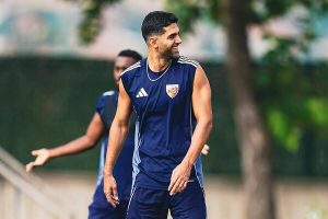 Read more about the article رقابت استقلال و سپاهان بر سر جذب علی کریمی ناکام ماند؛ ماندگاری لژیونر ایرانی در ترکیه