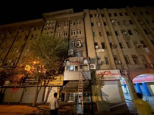 Read more about the article آتش‌نشانی تهران حریق مغازه و مهمانسرا در خیابان سعدی را مهار کرد