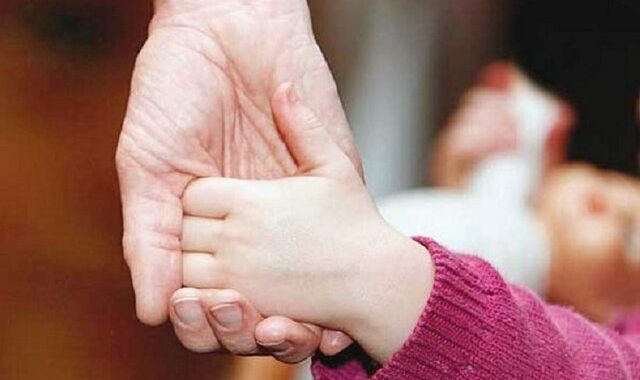 حمایت از خانواده‌های دارای «فرزندخوانده» بیمار یا معلول پرداخت کمک‌های نقدی ماهانه