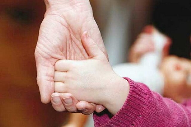 حمایت از خانواده‌های دارای «فرزندخوانده» بیمار یا معلول پرداخت کمک‌های نقدی ماهانه
