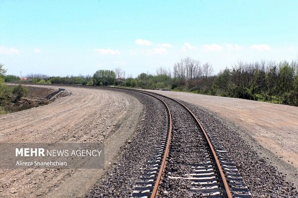 ۲ قطعه از طرح راه آهن ایلام در حال اجرایی شدن است